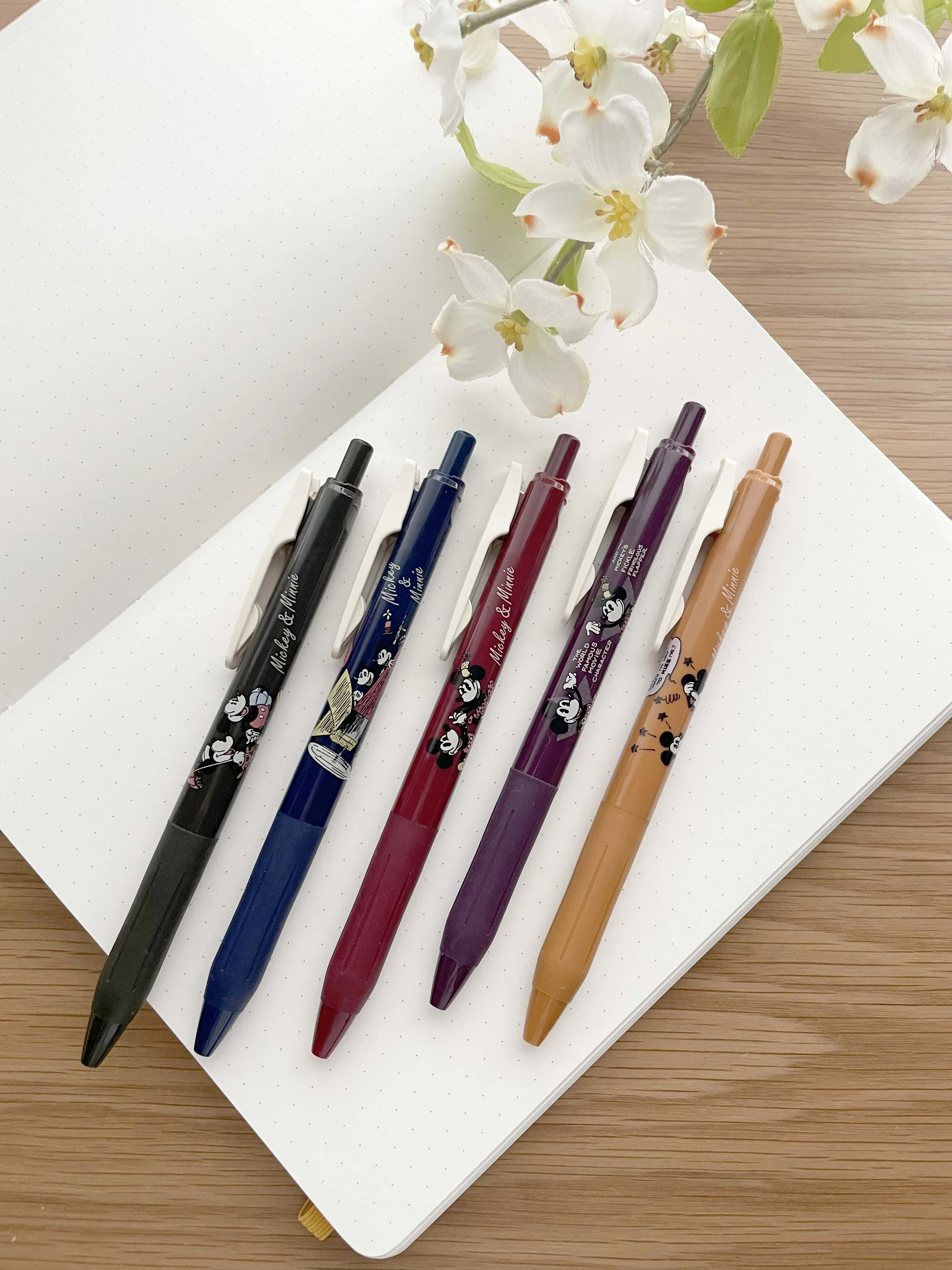 Sarasa Vintage Color Gel 05mm Pen - Disney Mickey Mouse - Red